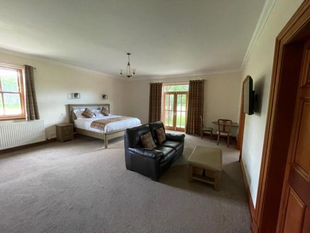 Balblair Suites Неърн Екстериор снимка
