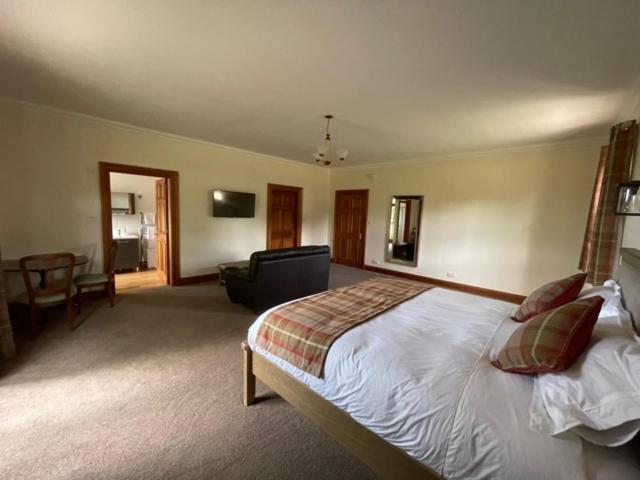 Balblair Suites Неърн Екстериор снимка