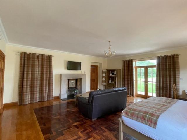 Balblair Suites Неърн Екстериор снимка