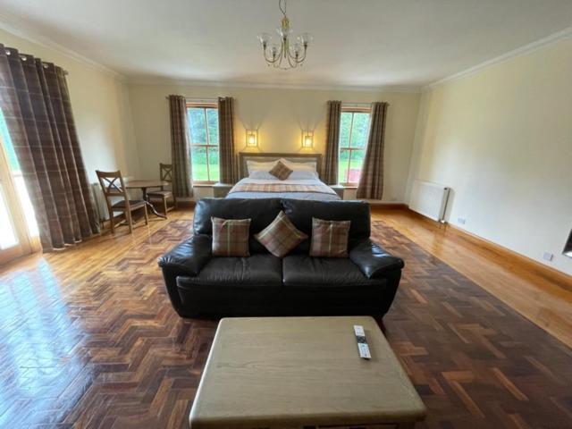 Balblair Suites Неърн Екстериор снимка
